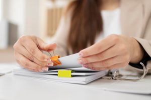 correduría de seguros en Canals-papeles