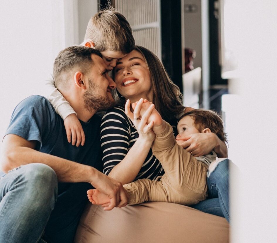 Seguros de vida en la Ribera Alta - familia feliz