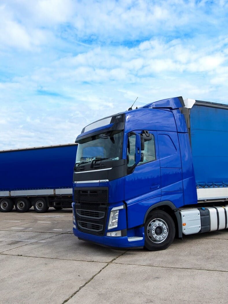 Seguros para transporte de mercancías en Ribera Alta - camión azul