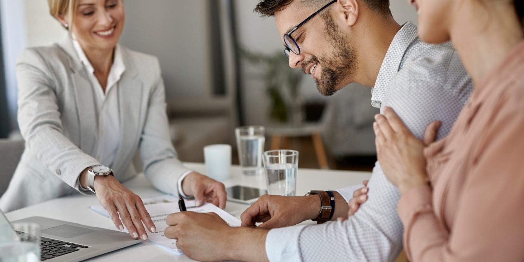 correduría de seguros en Canals - firma