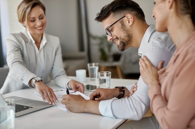 correduría de seguros en Canals - firma