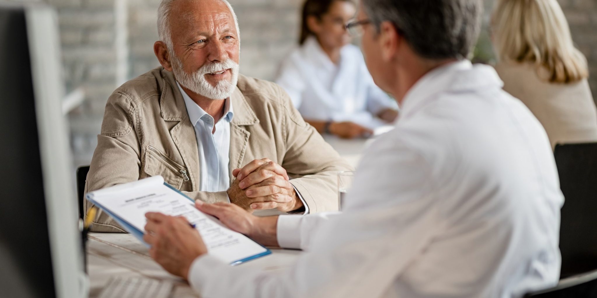 correduría de seguros en Xátiva - persona mayor