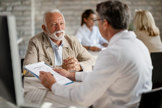 correduría de seguros en Xátiva - persona mayor