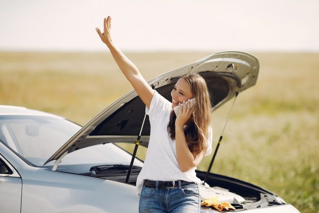 seguros para coches en la Ribera Alta - mano levantada