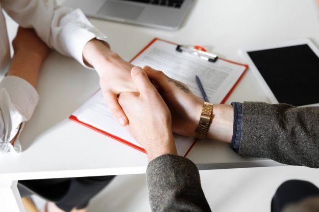 seguros en Canals-manos