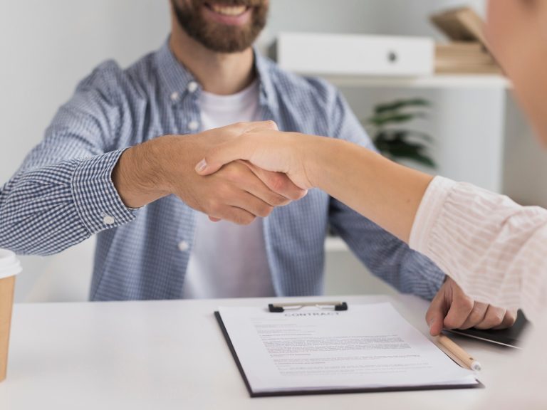 correduría de seguros en Canals-mano correduría de seguros en Canals-mano